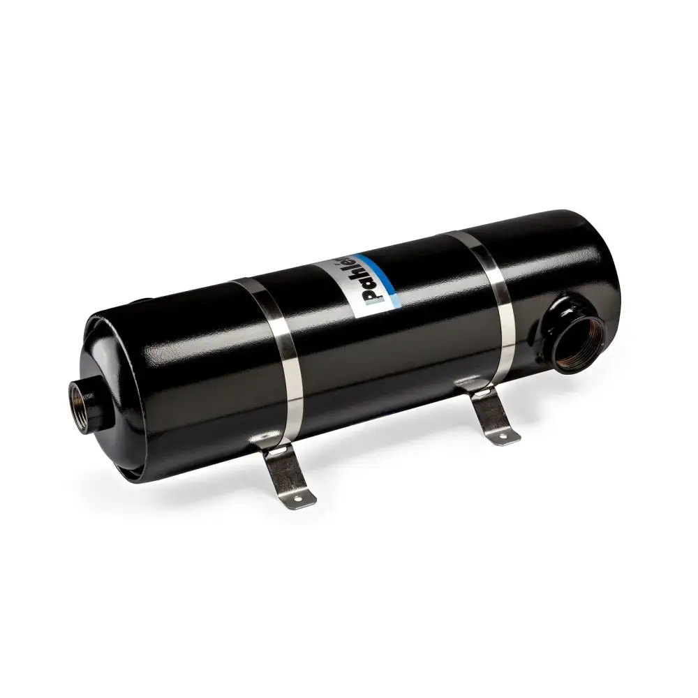 Svart cylindrisk vattenberedare i rostfritt syrafast stål med silverband